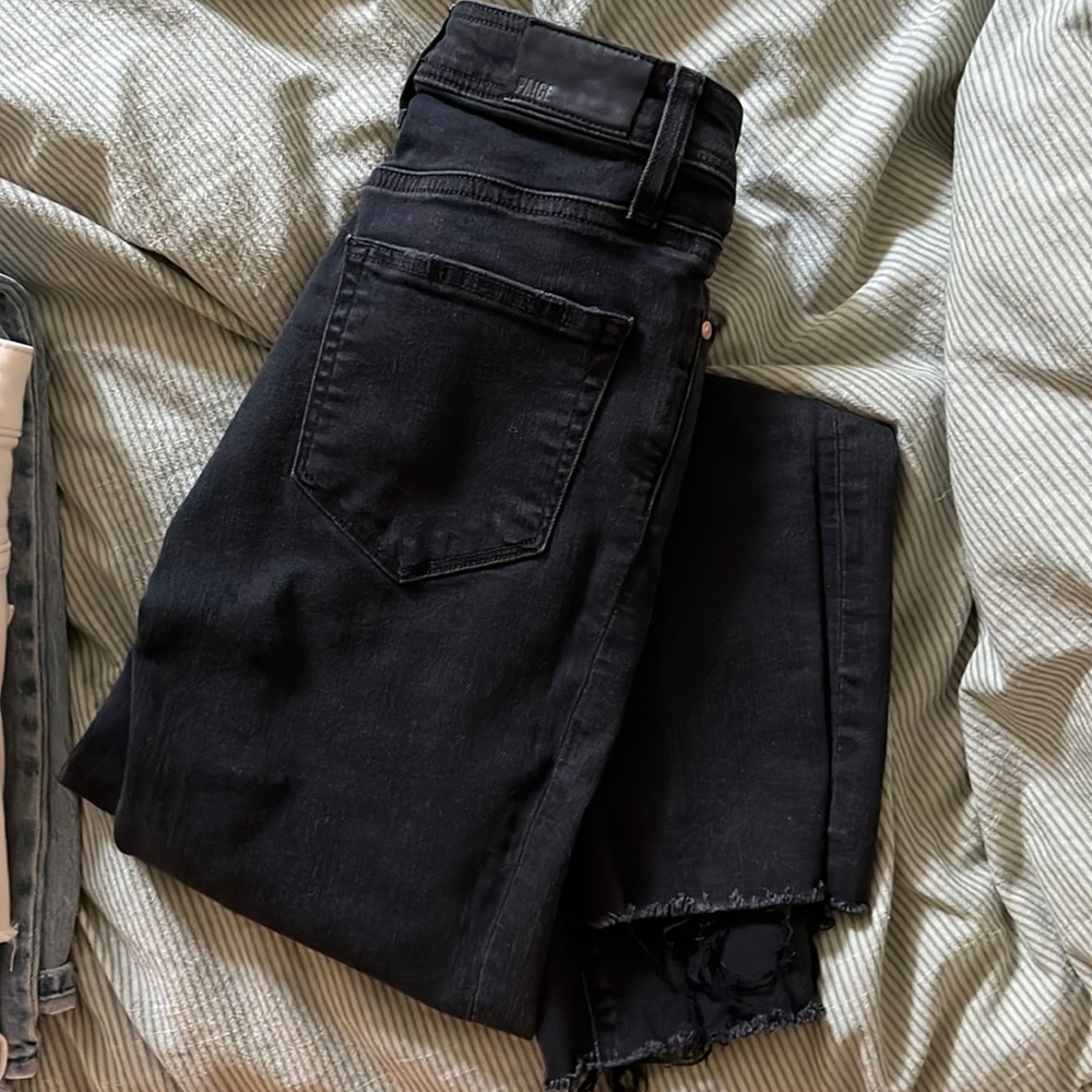 Cindy raw hem straight jeans in black widow